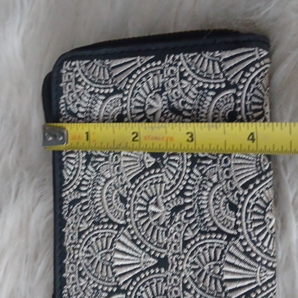 Universal Thread Wallet - Picture 8 of 13